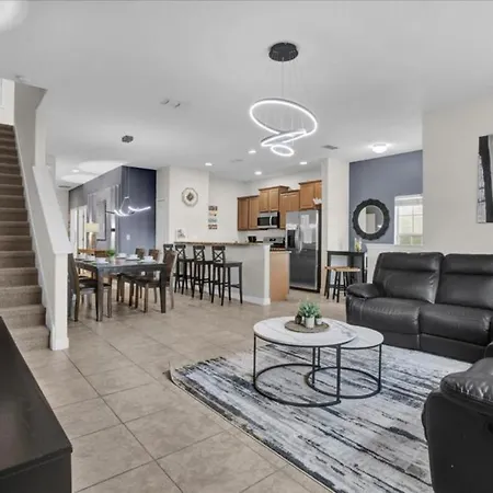 5 Bedrooms - 4 Bathrooms - Paradise Palms 8869 Cp